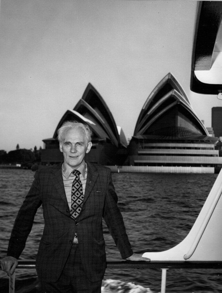 Eric H framför operahuset i Sydney